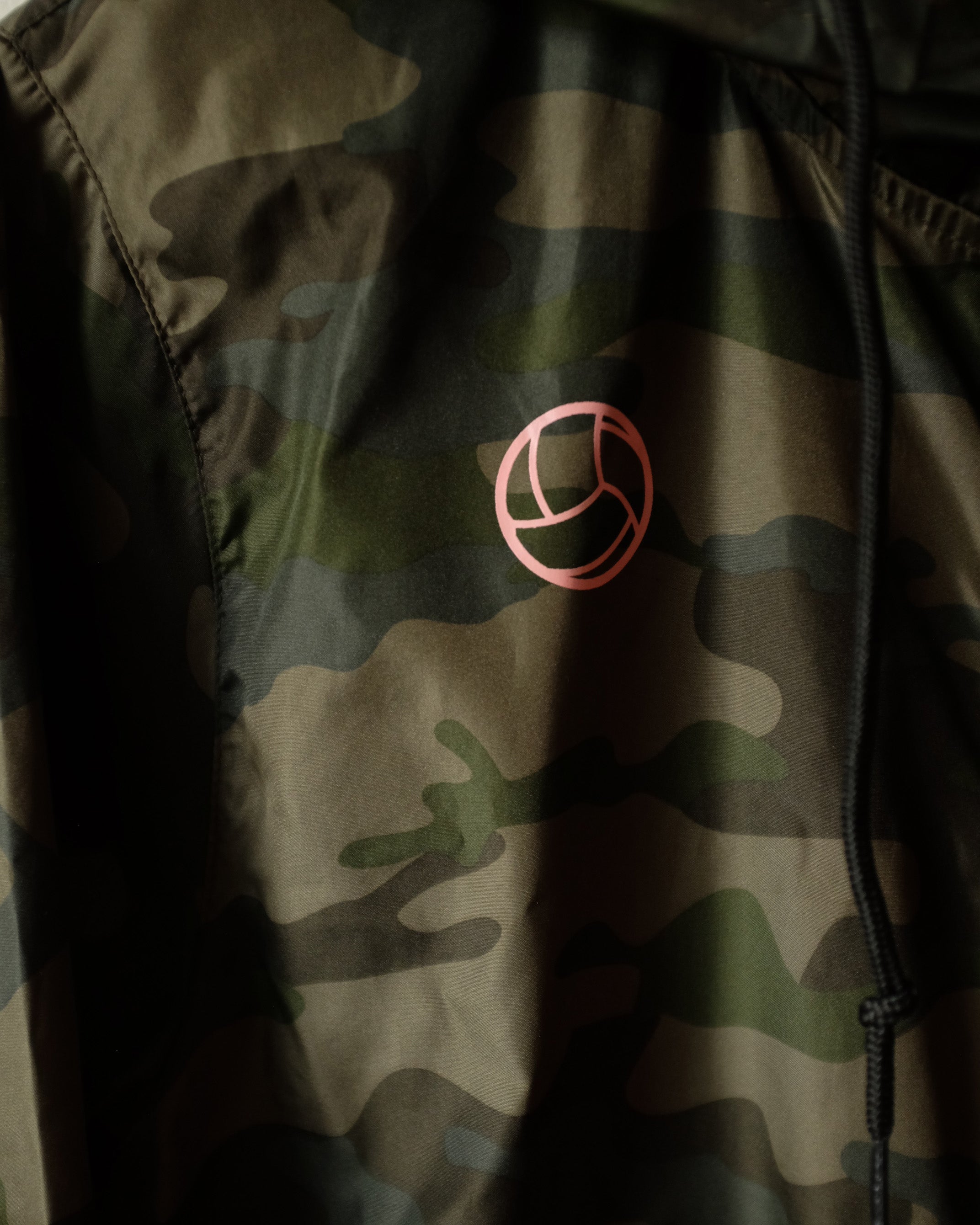 DE FÚT: The Signature Windbreaker - Camo | Iconic look
